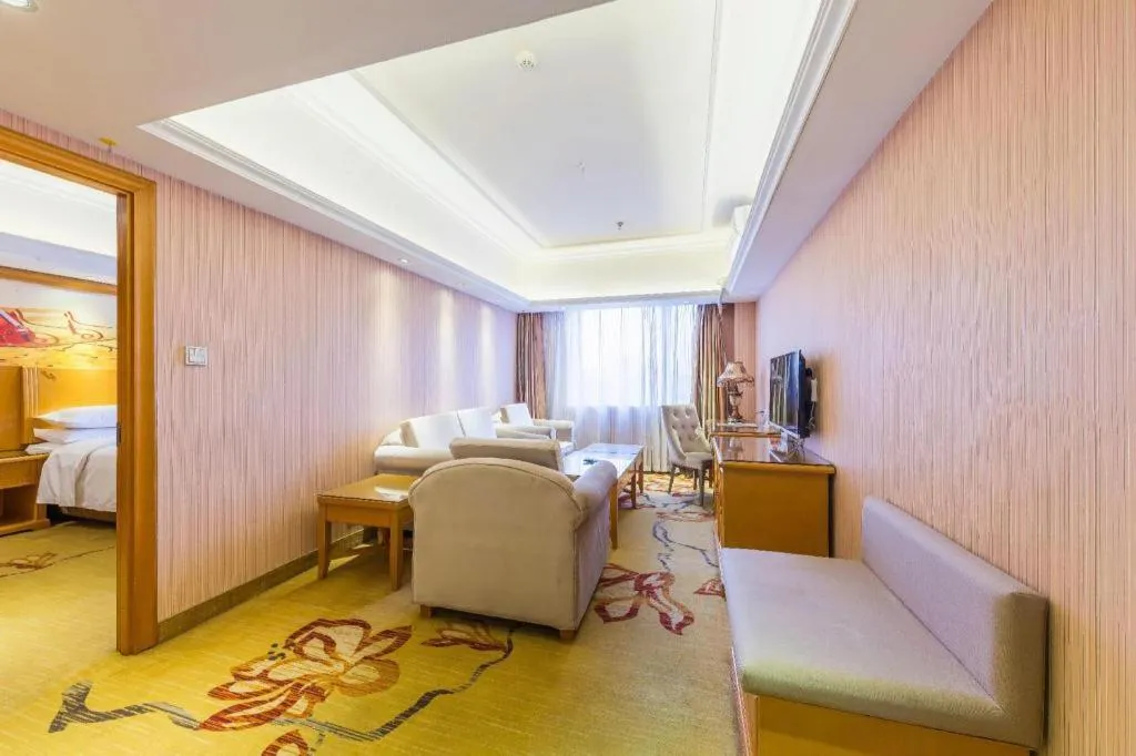 Bed in Vienna Hotel Inner Mongolia Hohhot Railway Station Gongzhufu Metro Station