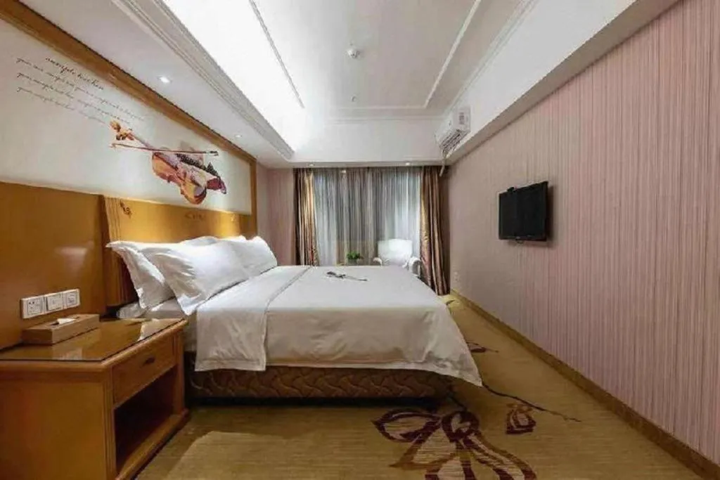 Bed in Vienna Hotel Inner Mongolia Hohhot Railway Station Gongzhufu Metro Station