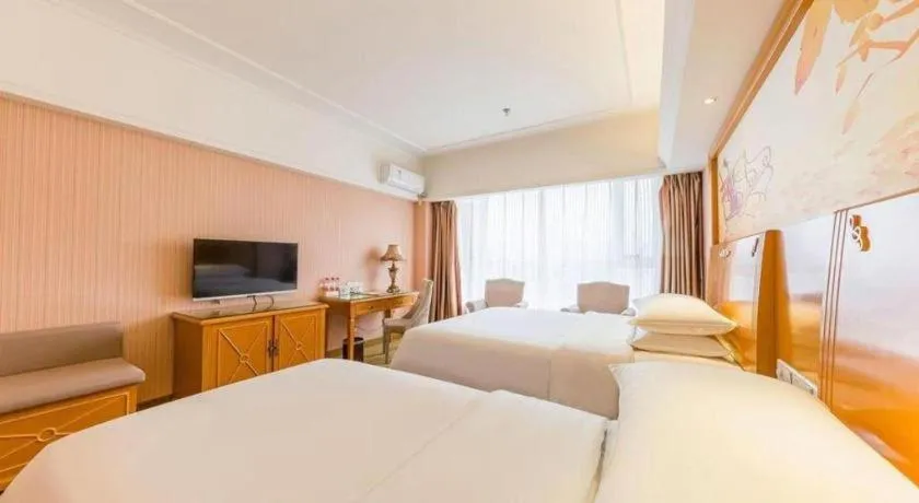 Bed in Vienna Hotel Inner Mongolia Hohhot Railway Station Gongzhufu Metro Station