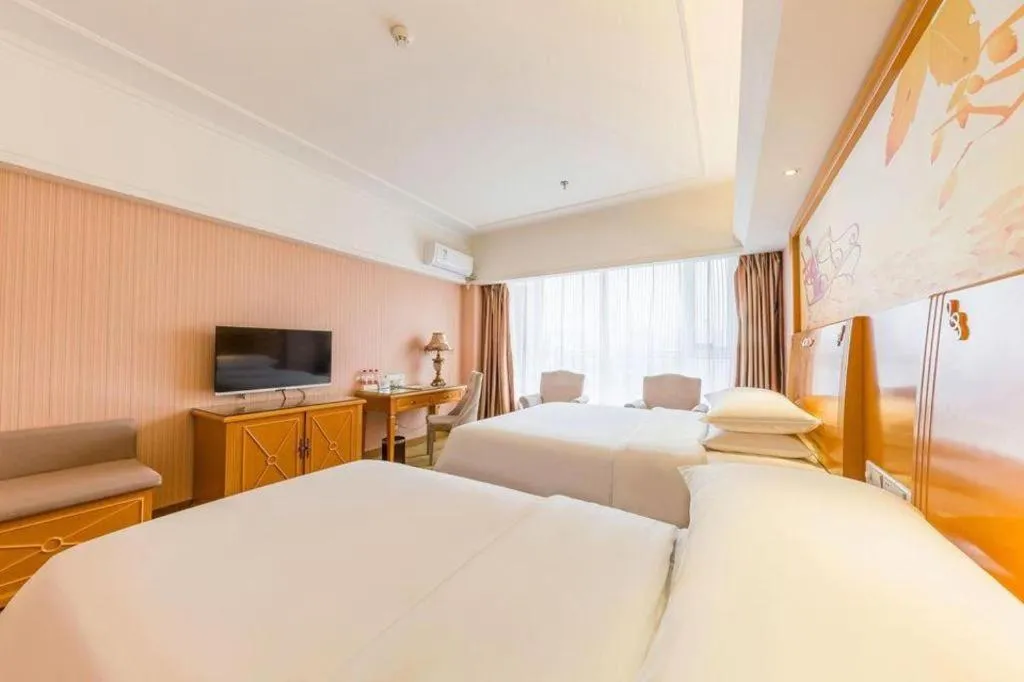 Bed in Vienna Hotel Inner Mongolia Hohhot Railway Station Gongzhufu Metro Station