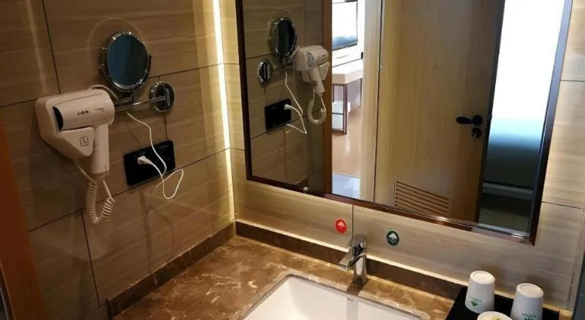 GreenTree Inn Tongling City ZonGYAng County Qishan Road People's Hospital