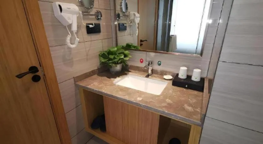 GreenTree Inn Tongling City ZonGYAng County Qishan Road People's Hospital