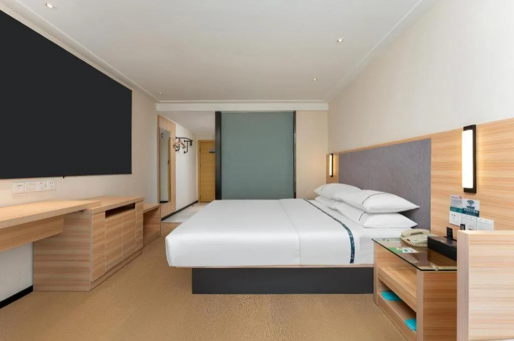 Bed in City Comfort Inn Wuhan Guanggu Minzhu Avenue NO.1 Middle School Affiliated to CCNU