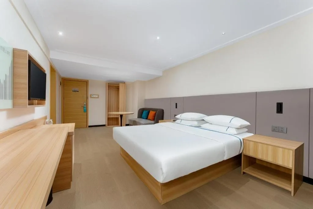 Bed in City Comfort Inn Wuhan Guanggu Minzhu Avenue NO.1 Middle School Affiliated to CCNU