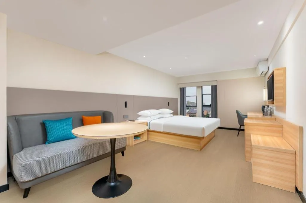 Bed in City Comfort Inn Wuhan Guanggu Minzhu Avenue NO.1 Middle School Affiliated to CCNU