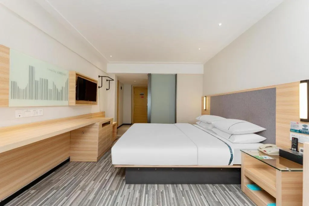 Bed in City Comfort Inn Wuhan Guanggu Minzhu Avenue NO.1 Middle School Affiliated to CCNU