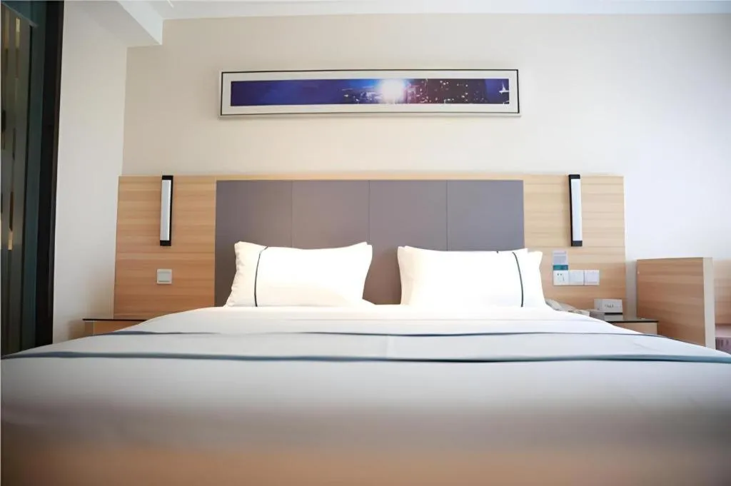 Bed in City Comfort Inn Wuhan Guanggu Minzhu Avenue NO.1 Middle School Affiliated to CCNU