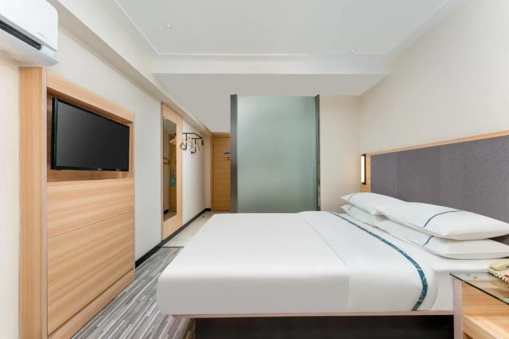 Bed in City Comfort Inn Wuhan Guanggu Minzhu Avenue NO.1 Middle School Affiliated to CCNU