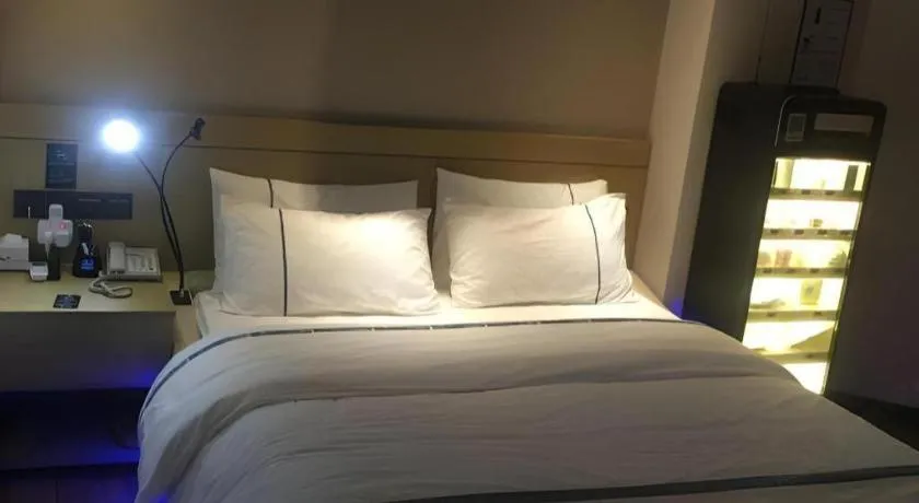 Bed in City Comfort Inn Guangzhou Panyu Qiaonan Aoyuan Plaza