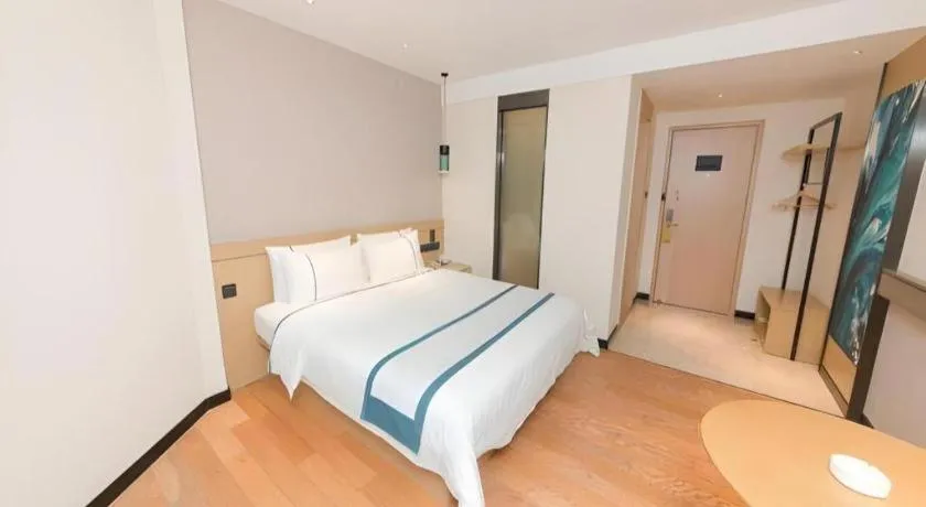 Bed in City Comfort Inn Guangzhou Panyu Qiaonan Aoyuan Plaza