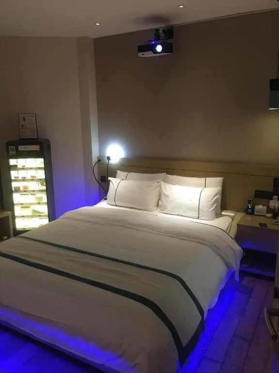 Bed in City Comfort Inn Guangzhou Panyu Qiaonan Aoyuan Plaza