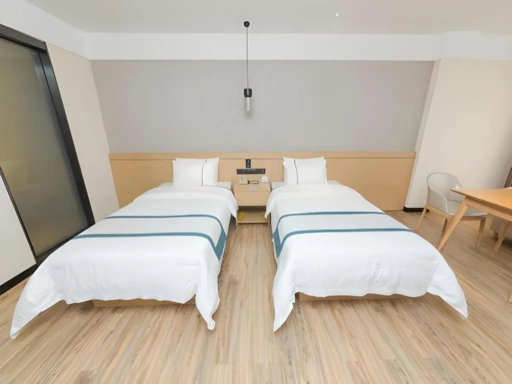 Bed in City Comfort Inn Guangzhou Panyu Qiaonan Aoyuan Plaza