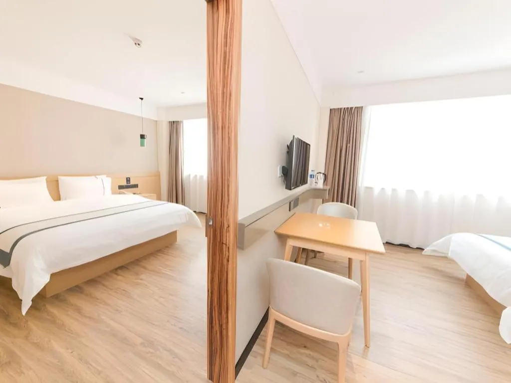 Bed in City Comfort Inn Guangzhou Panyu Qiaonan Aoyuan Plaza