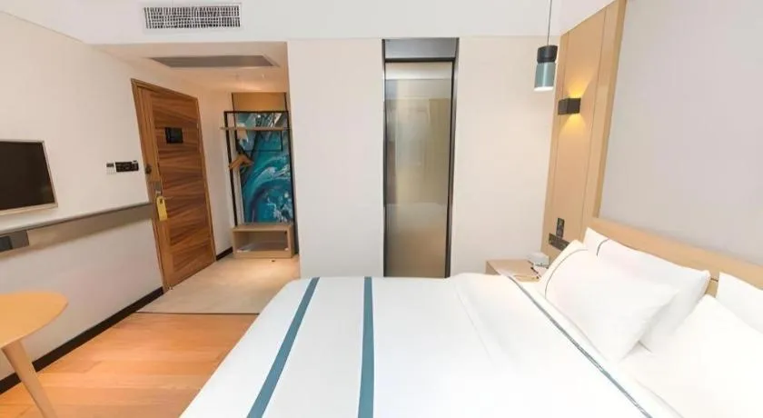 Bed in City Comfort Inn Guangzhou Panyu Qiaonan Aoyuan Plaza