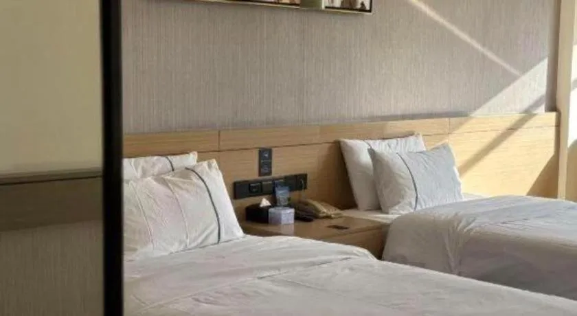 Bed in City Comfort Inn Guangzhou Panyu Qiaonan Aoyuan Plaza