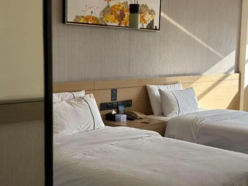 Bed in City Comfort Inn Guangzhou Panyu Qiaonan Aoyuan Plaza