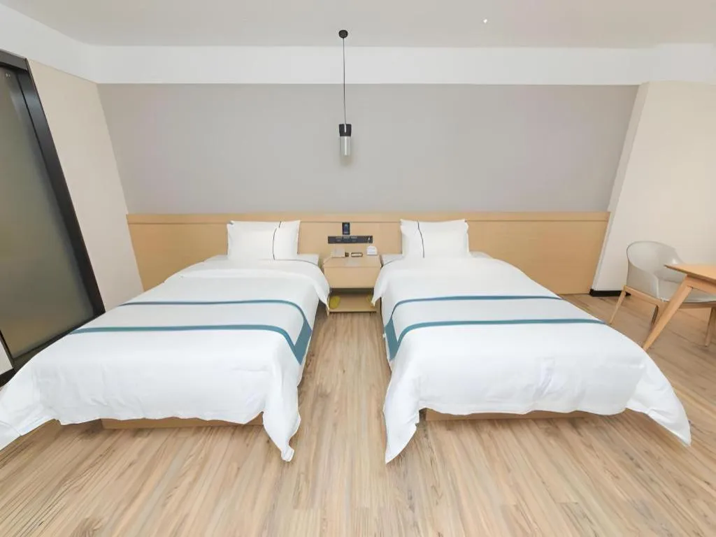 Bed in City Comfort Inn Guangzhou Panyu Qiaonan Aoyuan Plaza