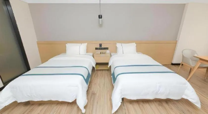 Bed in City Comfort Inn Guangzhou Panyu Qiaonan Aoyuan Plaza