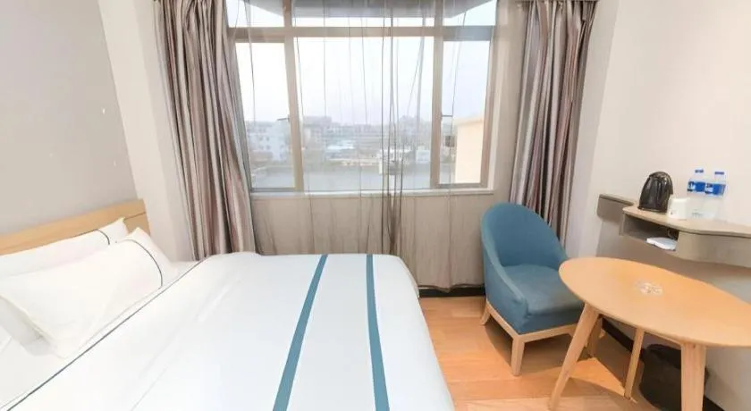 Bed in City Comfort Inn Guangzhou Panyu Qiaonan Aoyuan Plaza