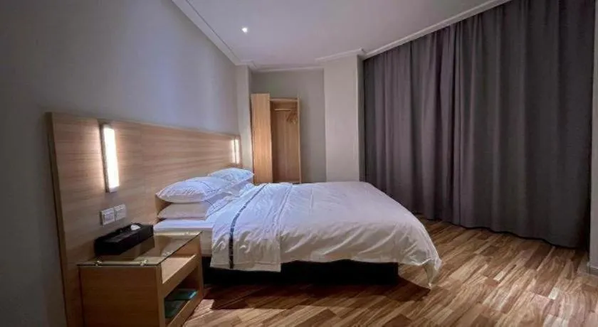 Bed in City Comfort Inn Wuhan Jiangxia Stadium