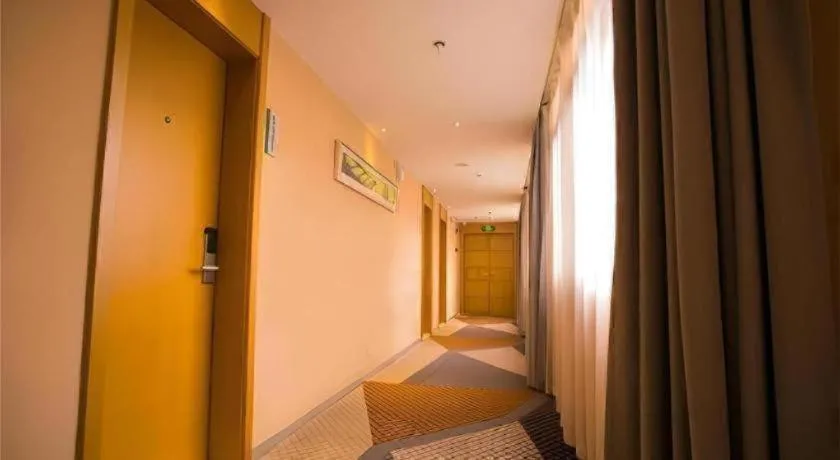 Bed in City Comfort Inn Wuhan Jiangxia Stadium