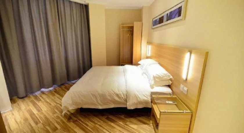 Bed in City Comfort Inn Wuhan Jiangxia Stadium