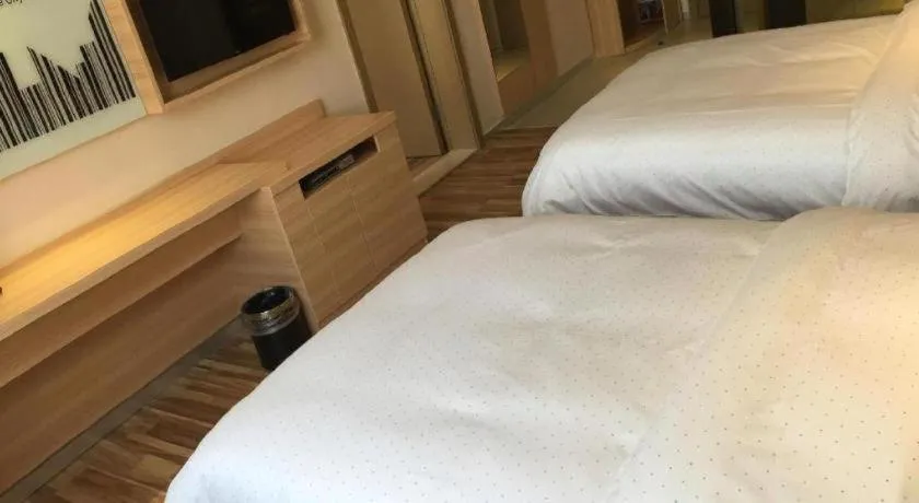 Bed in City Comfort Inn Wuhan Jiangxia Stadium