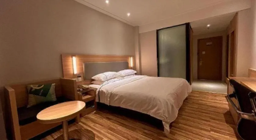 Bed in City Comfort Inn Wuhan Jiangxia Stadium