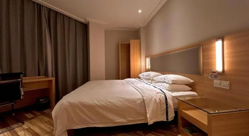 Bed in City Comfort Inn Wuhan Jiangxia Stadium
