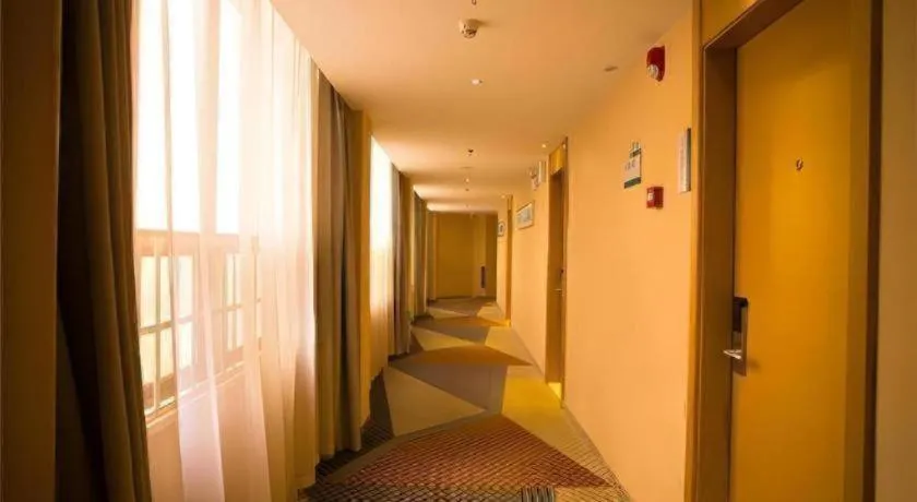 Bed in City Comfort Inn Wuhan Jiangxia Stadium