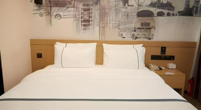 Bed in City Comfort Inn Guangzhou Shisanhang Shangxiajiu Pedestrian Street 1st Branch