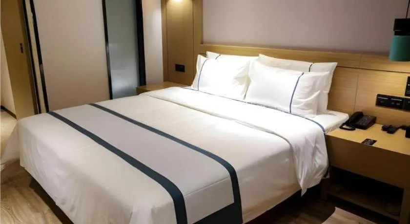 Bed in City Comfort Inn Wuhan Ikea