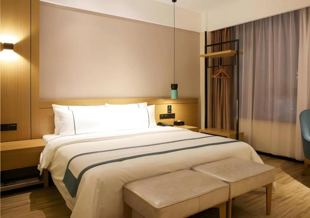 Bed in City Comfort Inn Wuhan Ikea