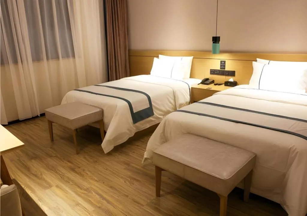 Bed in City Comfort Inn Wuhan Ikea