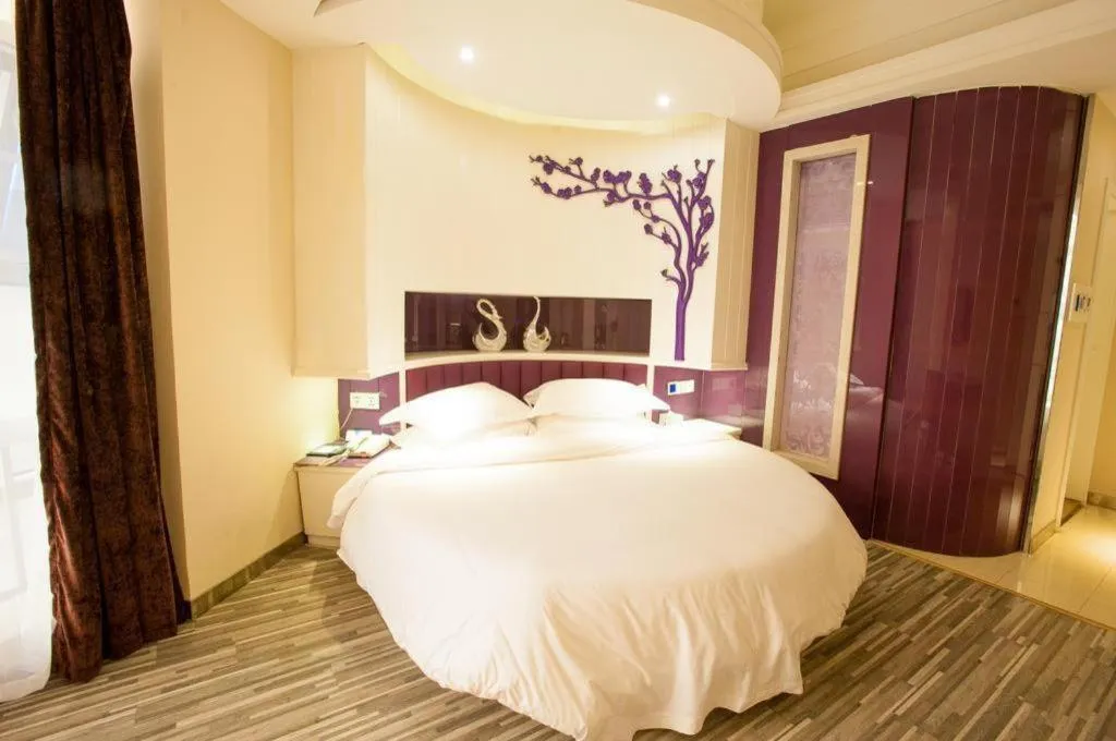 Bed in City Comfort Inn Wuhan Ikea