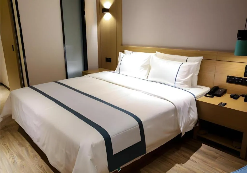 Bed in City Comfort Inn Wuhan Ikea