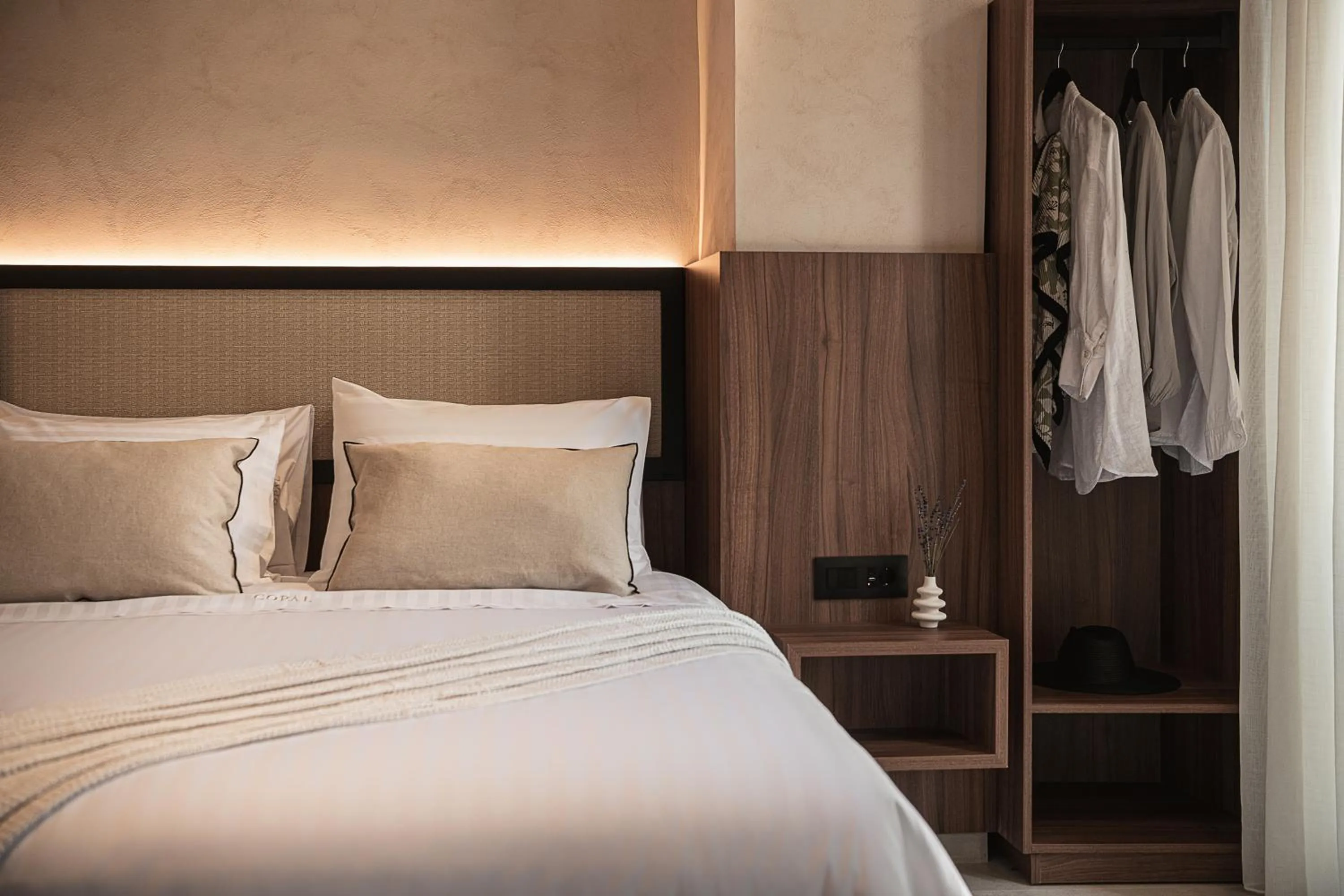 Bed in Copal Simple Staying