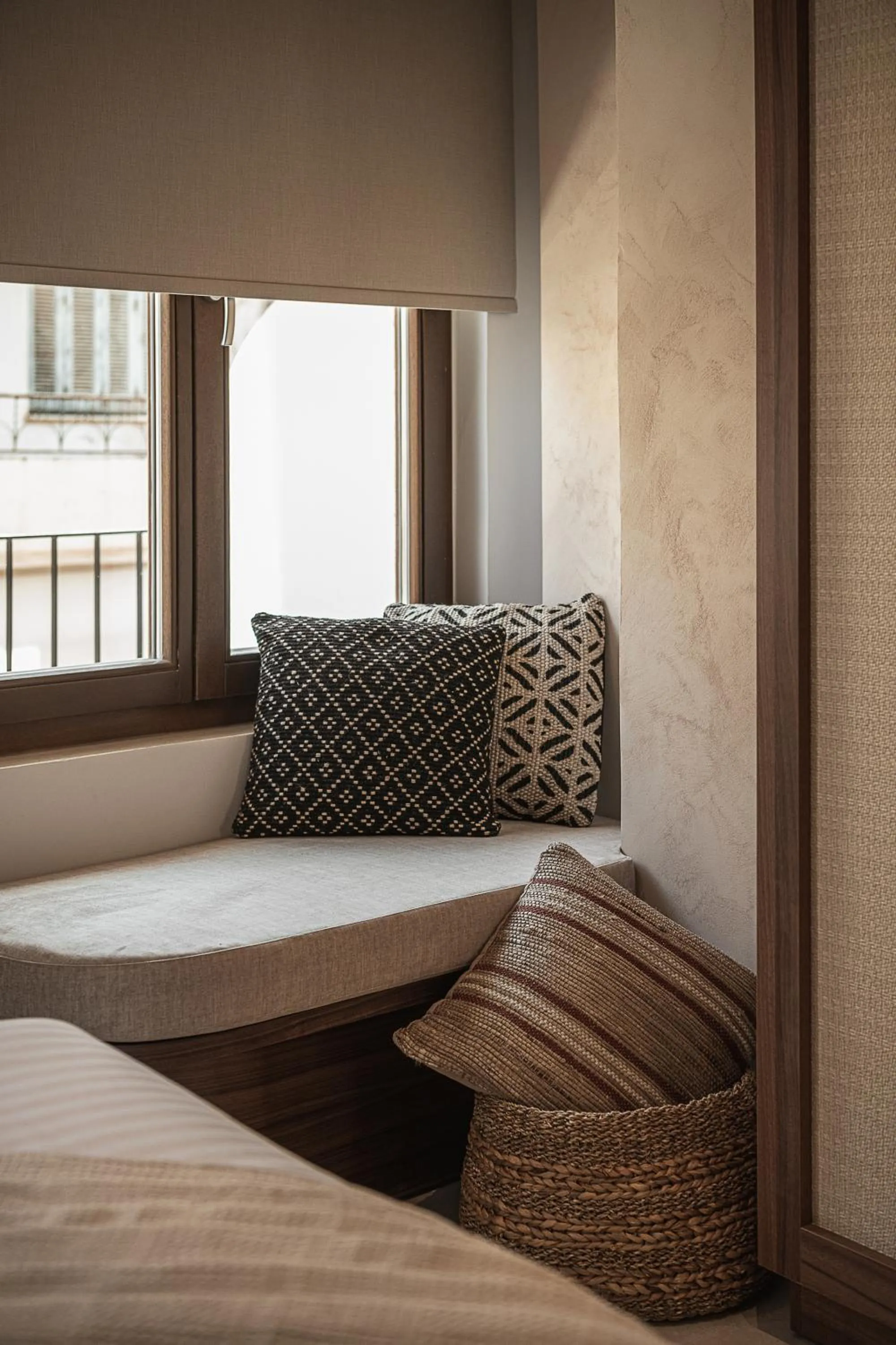 Seating area, Bed in Copal Simple Staying