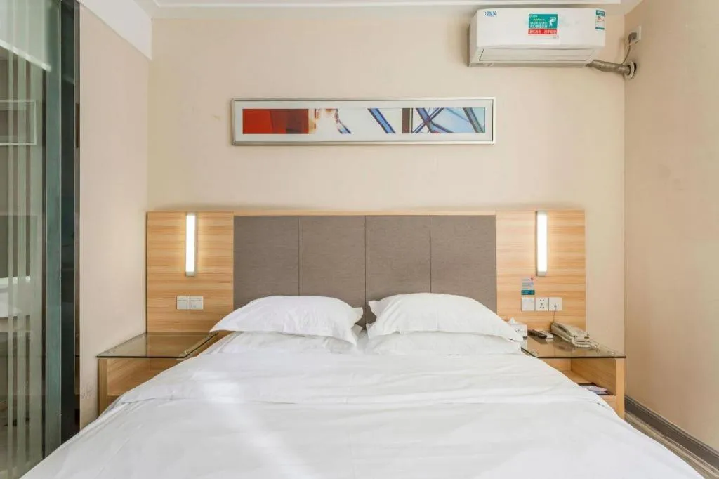 Bed in City Comfort Inn Guangzhou Tianhe District Tangxia Exhibition Center