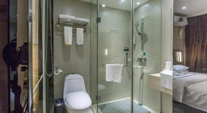 Bed in City Comfort Inn Guangzhou Tianhe District Tangxia Exhibition Center