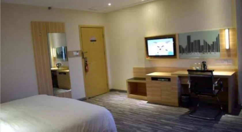 Bed in City Comfort Inn Wuhan Jinyinhu Garden Expo Park
