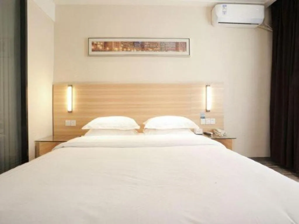 Bed in City Comfort Inn Wuhan Jinyinhu Garden Expo Park