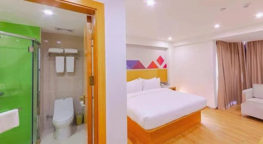 Bed in Borrman Hotel Zhanjiang Shimao Building High-speed Railway Station