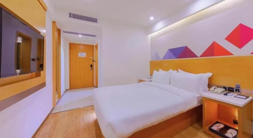 Bed in Borrman Hotel Zhanjiang Shimao Building High-speed Railway Station