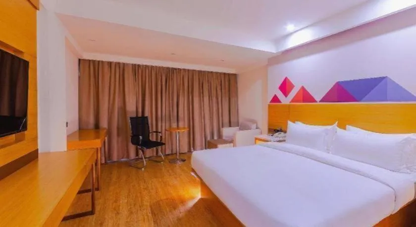 Bed in Borrman Hotel Zhanjiang Shimao Building High-speed Railway Station