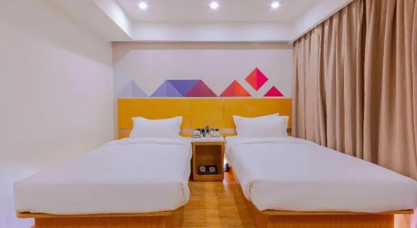 Bed in Borrman Hotel Zhanjiang Shimao Building High-speed Railway Station