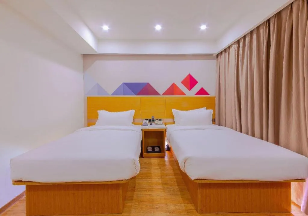 Bed in Borrman Hotel Zhanjiang Shimao Building High-speed Railway Station