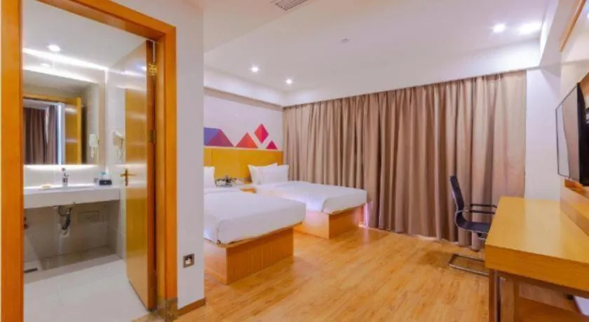 Bed in Borrman Hotel Zhanjiang Shimao Building High-speed Railway Station