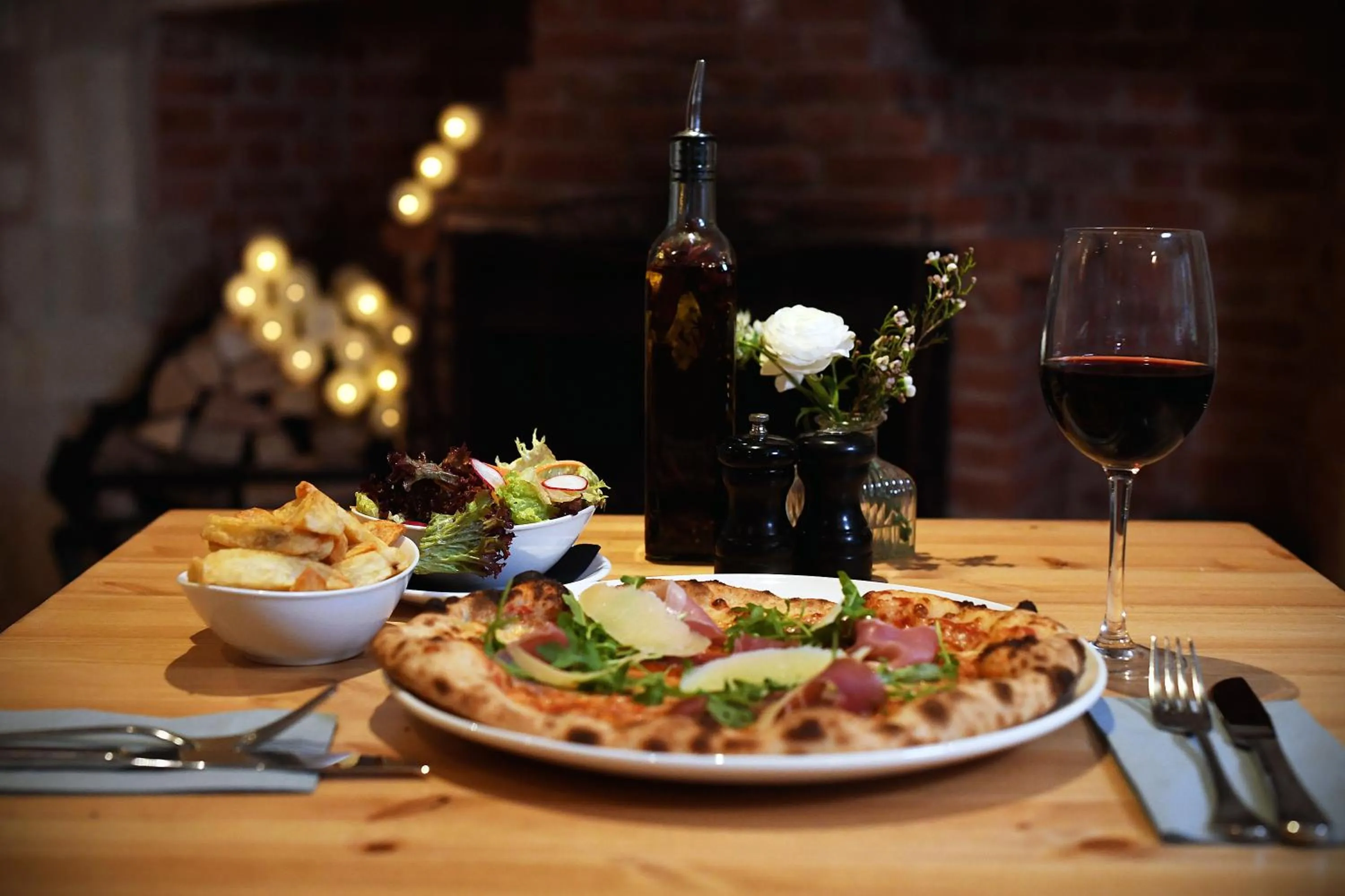 Restaurant/places to eat in The Moonraker Hotel