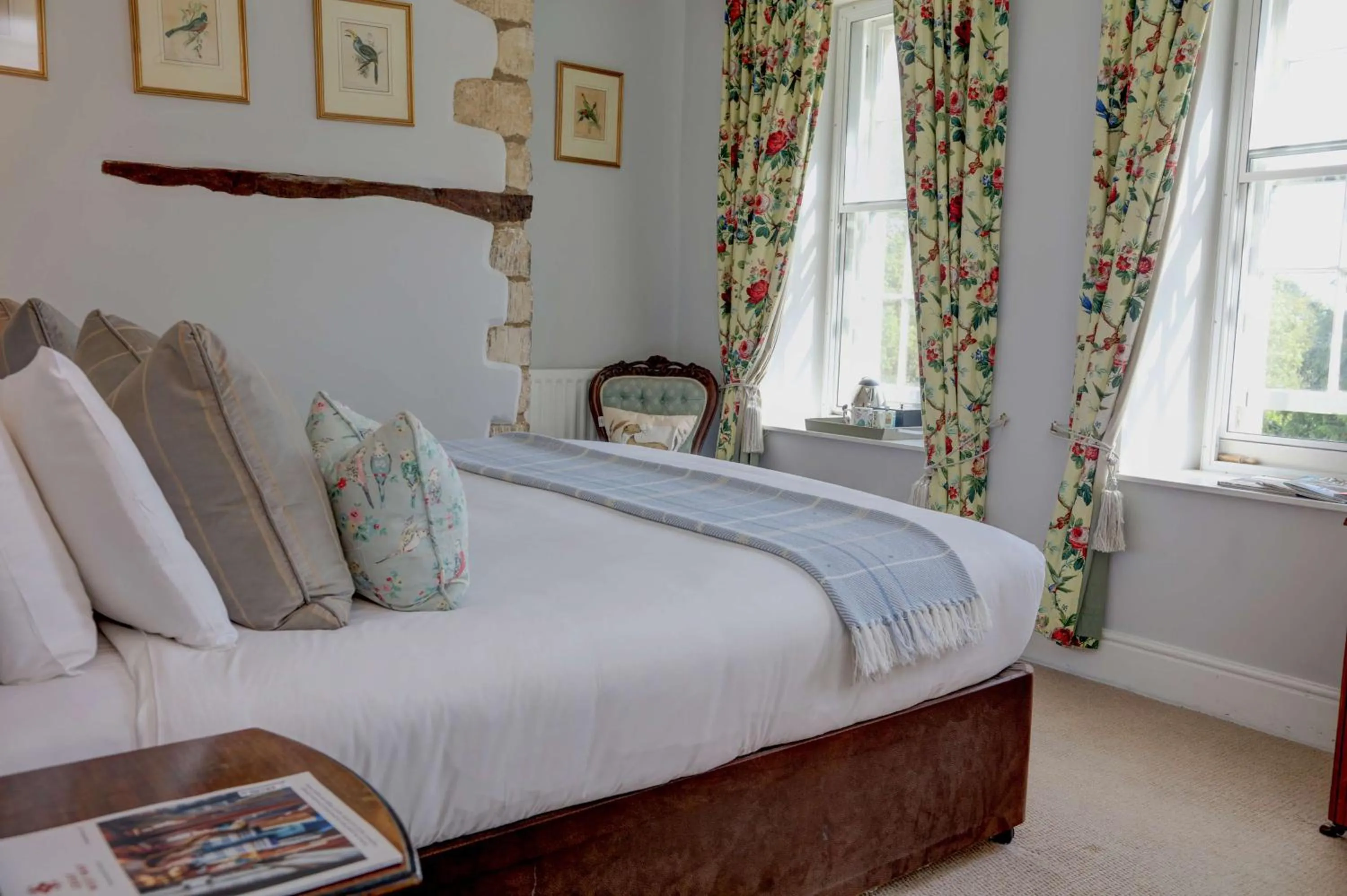 Photo of the whole room, Bed in The Moonraker Hotel